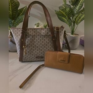 Fossil Signature Brown and Tan Shoulder Bag Set